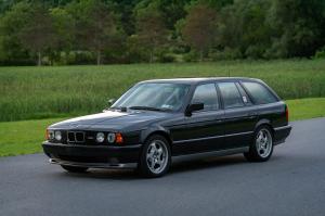 BMW M5 Touring 1992 года  (EU)